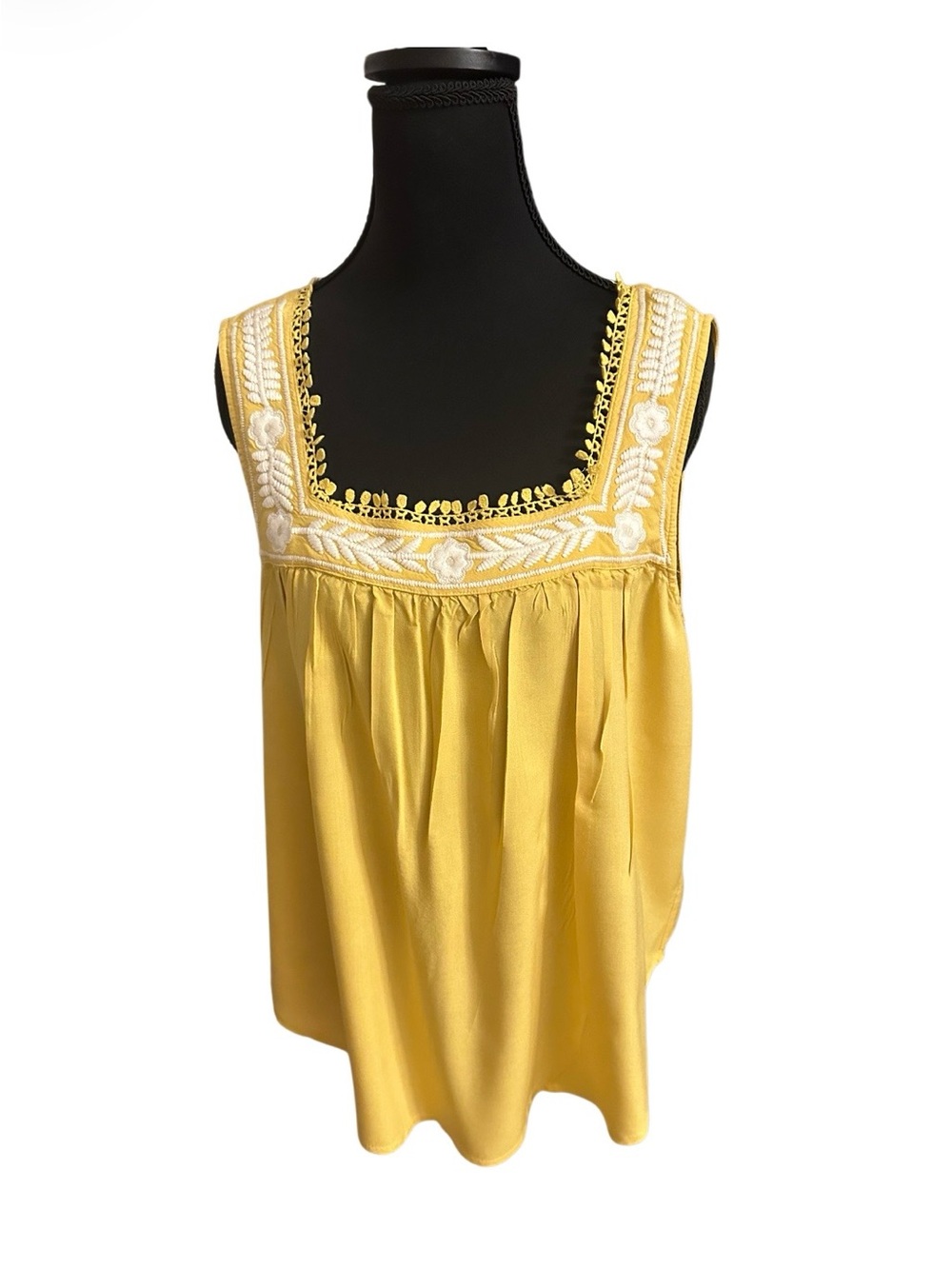 Faith & Zoe Sleeveless Embroidered Square Neck Yellow Top Casual EUC Size L
